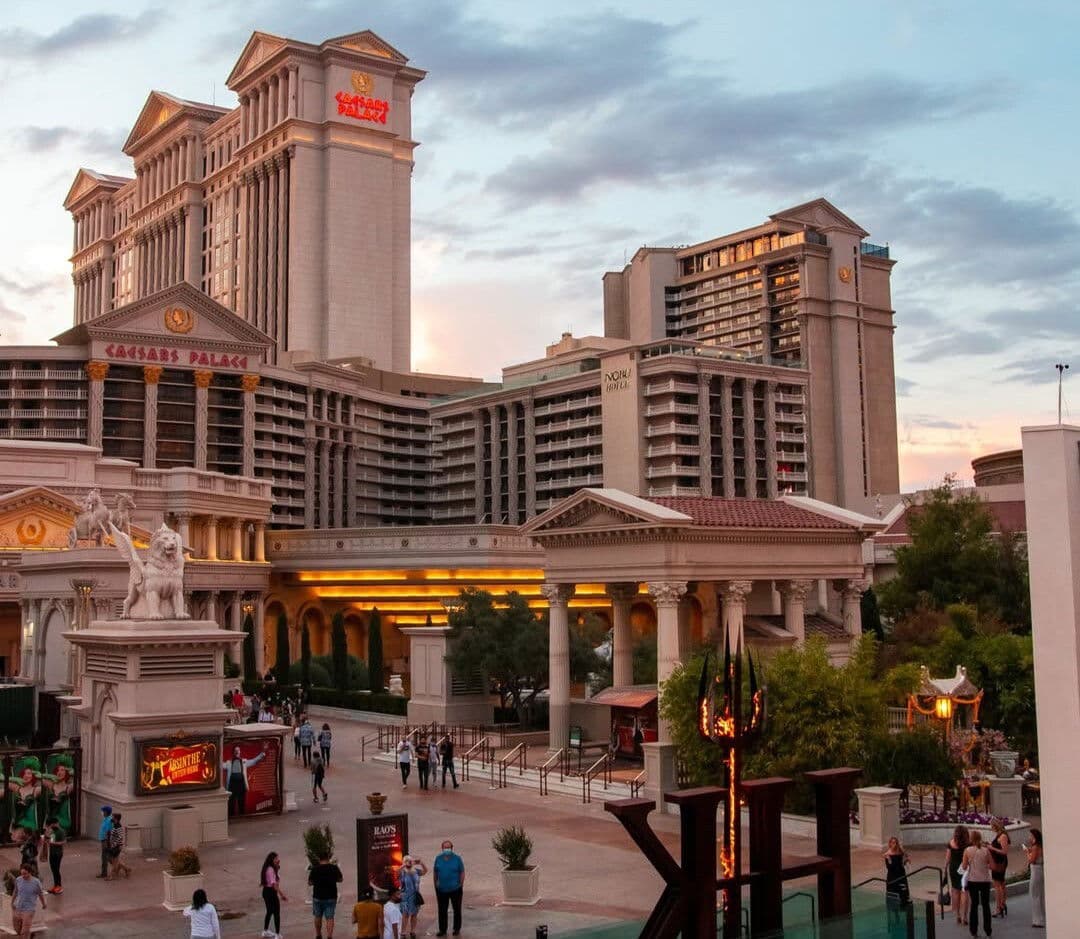 What to See, Eat, and Explore Around Caesars Palace in Las Vegas