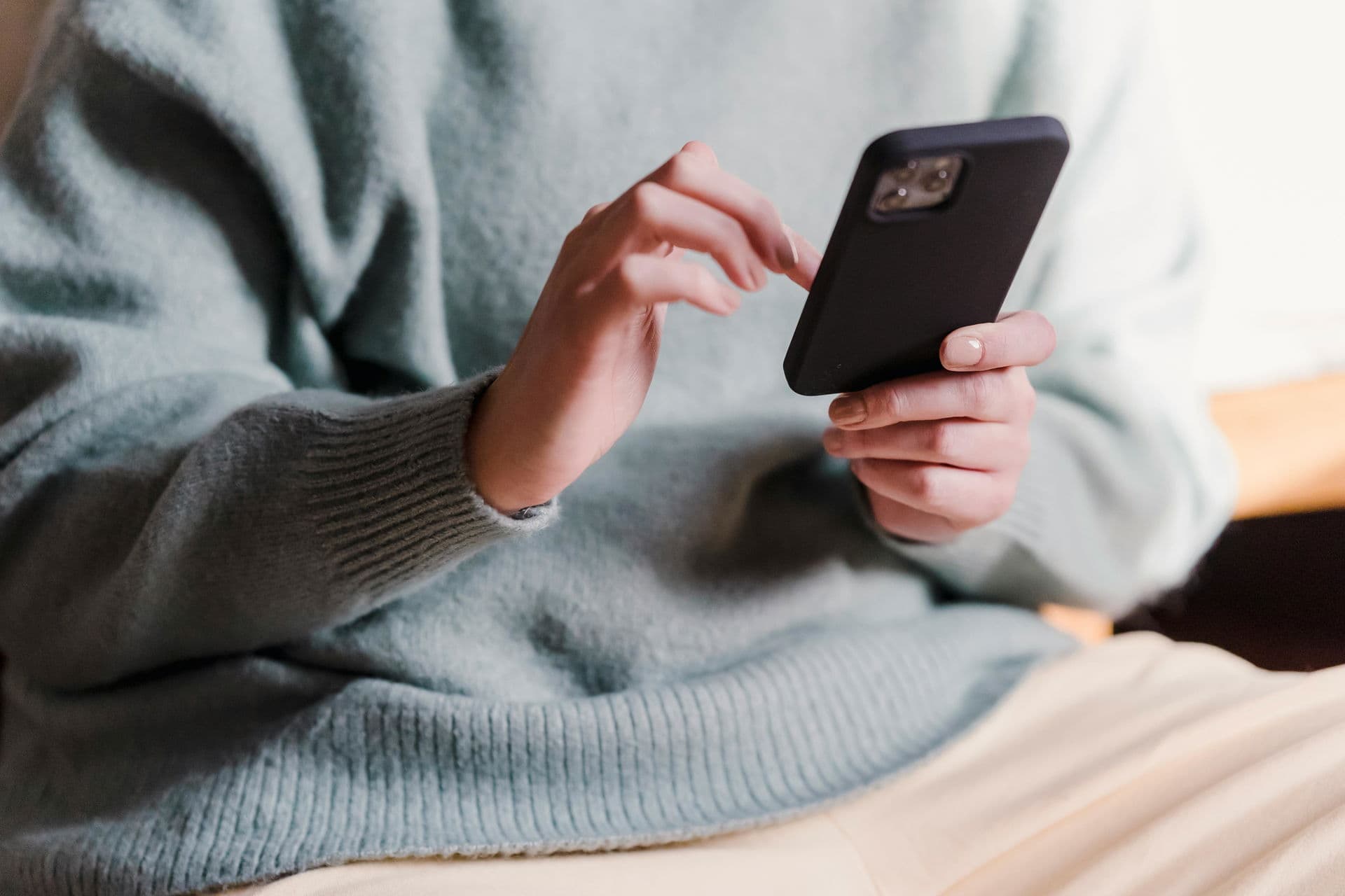 Why Your Evening Scroll Is Wrecking Your Sleep (And What to Do Instead)